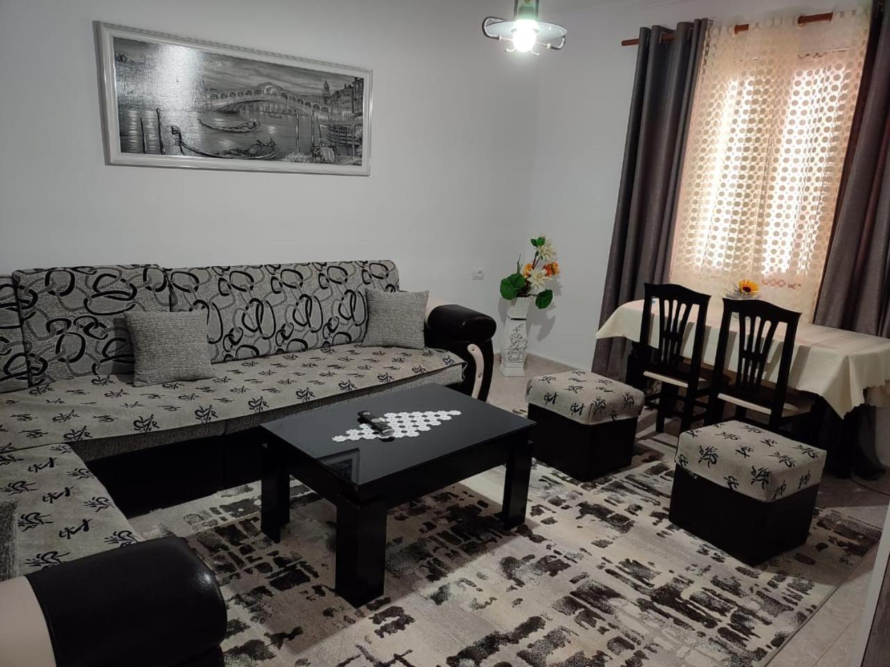 Guest House Eloid Берат Екстериор снимка