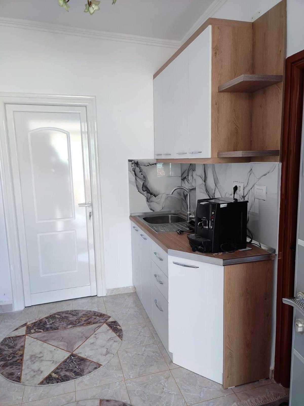 Guest House Eloid Берат Екстериор снимка