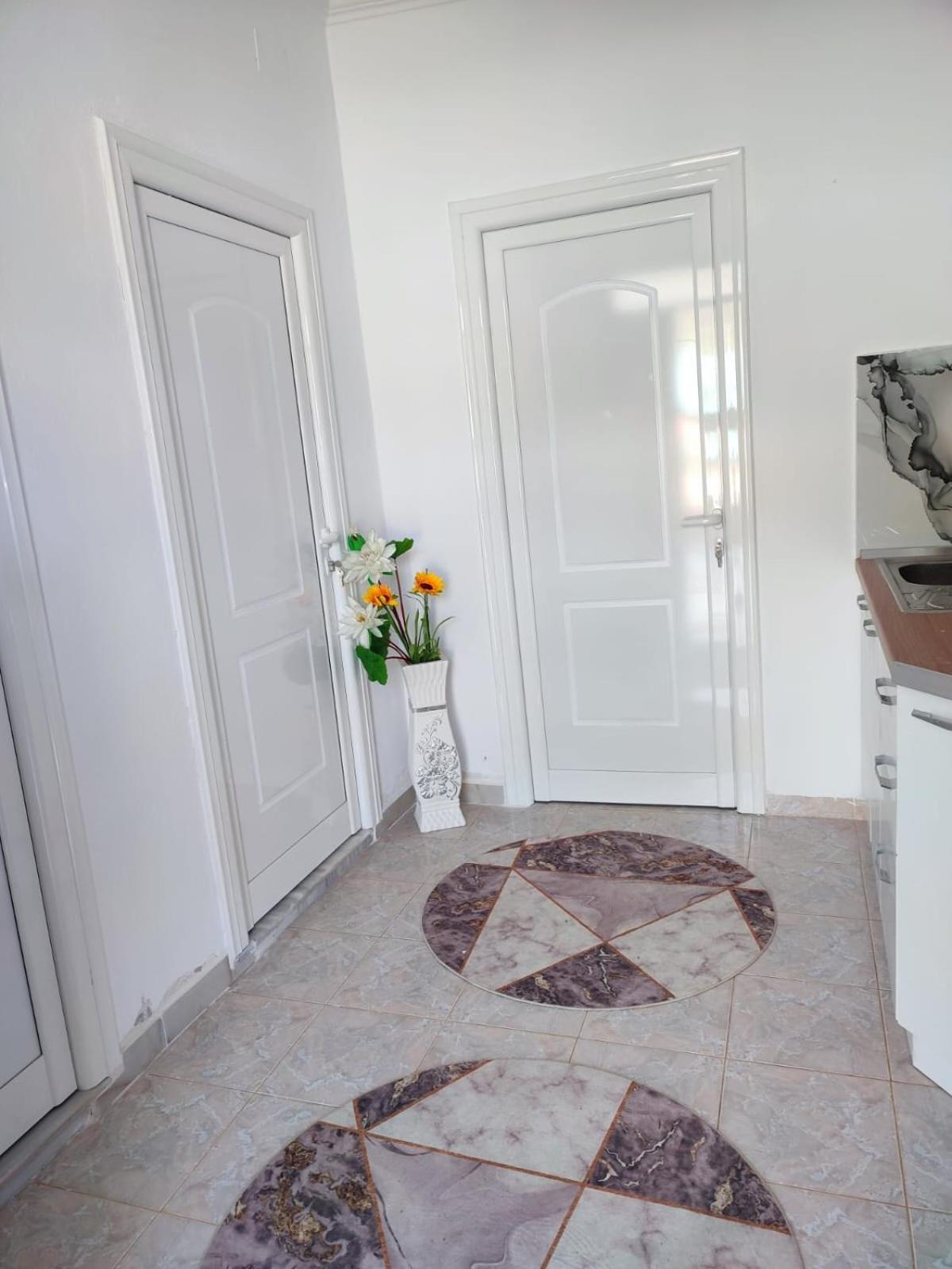 Guest House Eloid Берат Екстериор снимка
