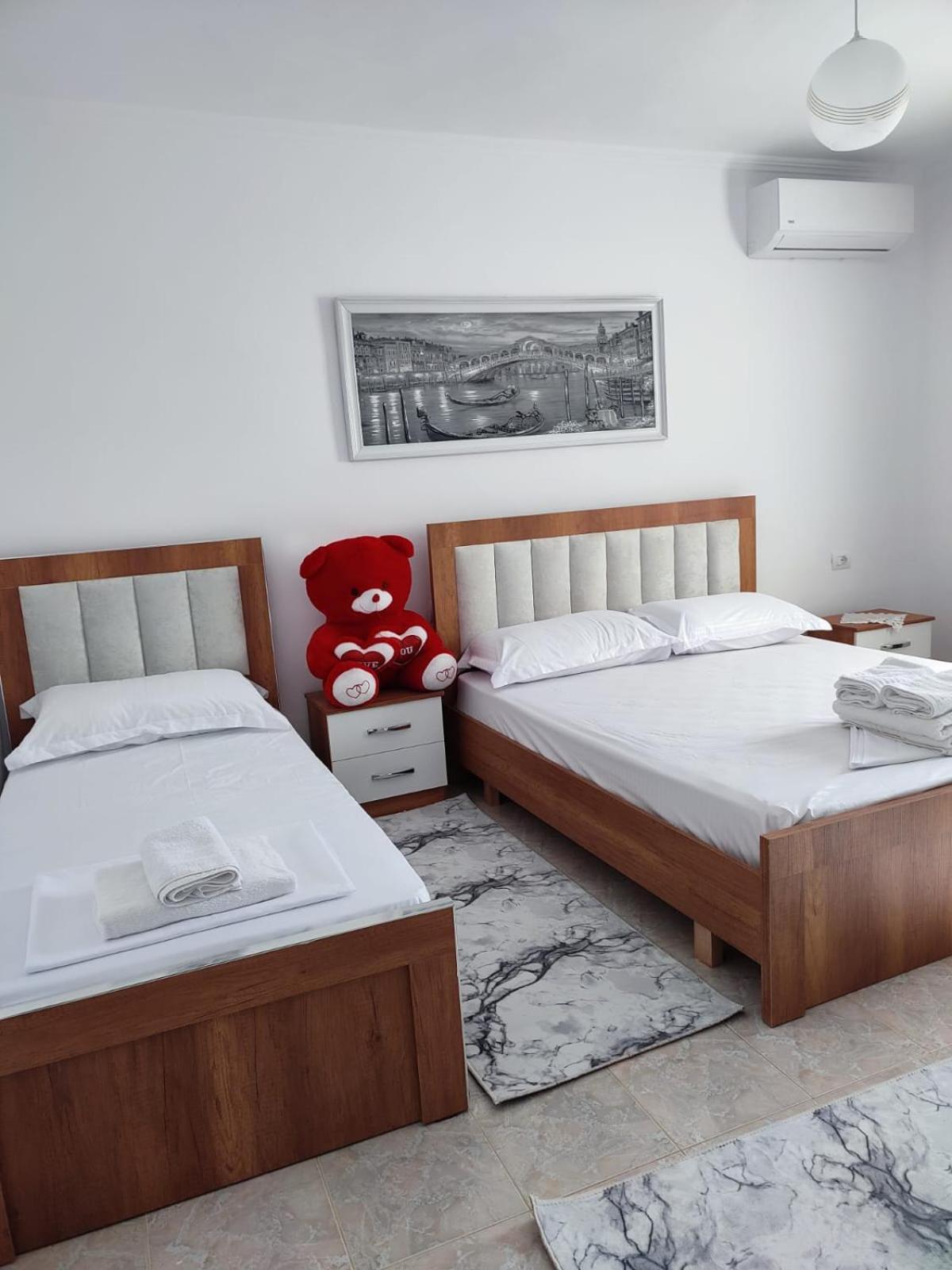 Guest House Eloid Берат Екстериор снимка